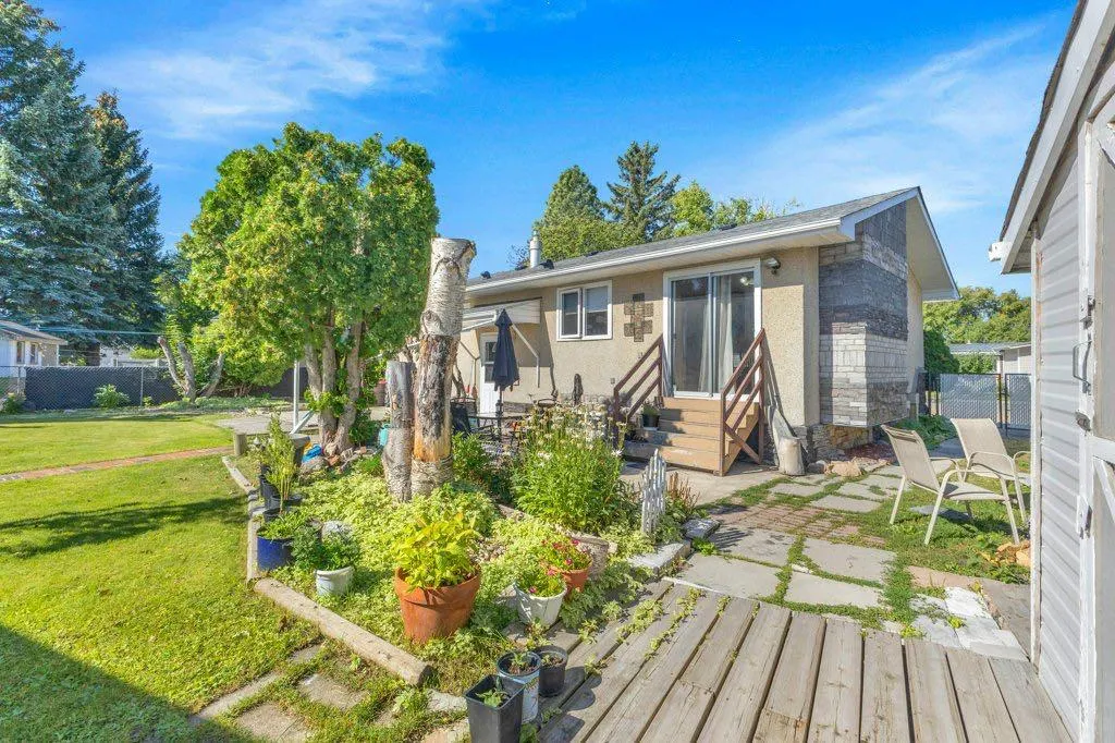 54 Sherwood Crescent