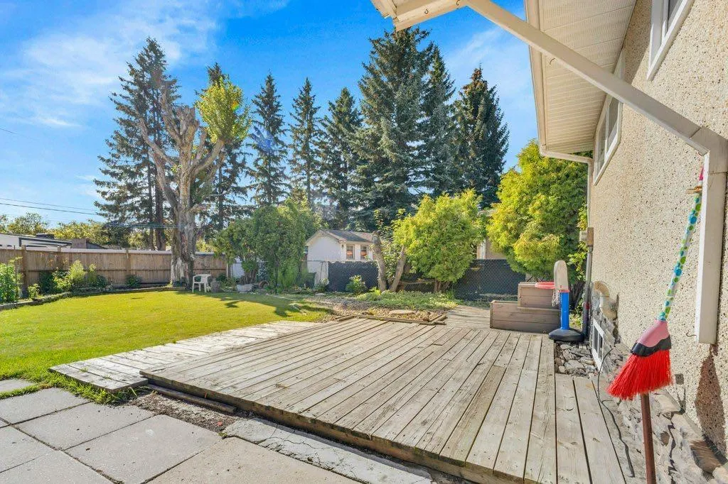 54 Sherwood Crescent