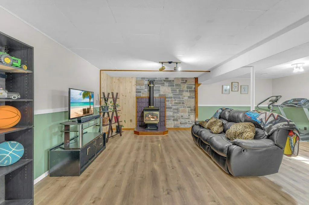 54 Sherwood Crescent