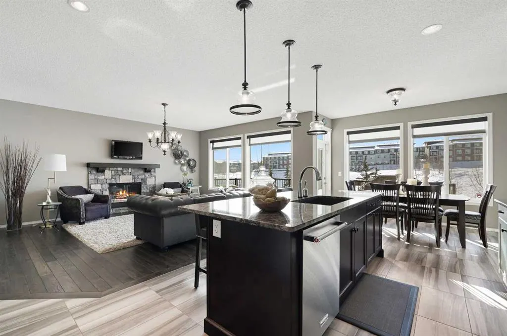 72 Nolanlake View NW