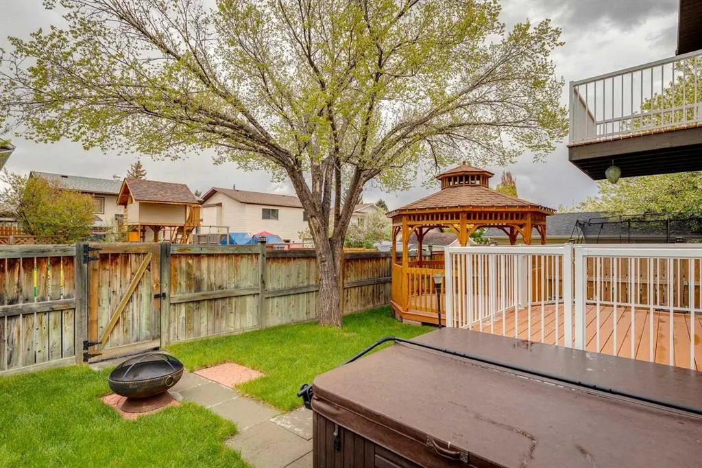 103 Macewan Park Road NW