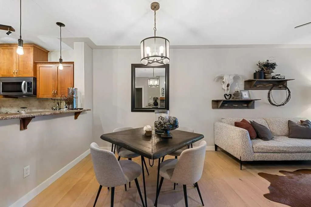 30 Discovery Ridge Close SW, #112