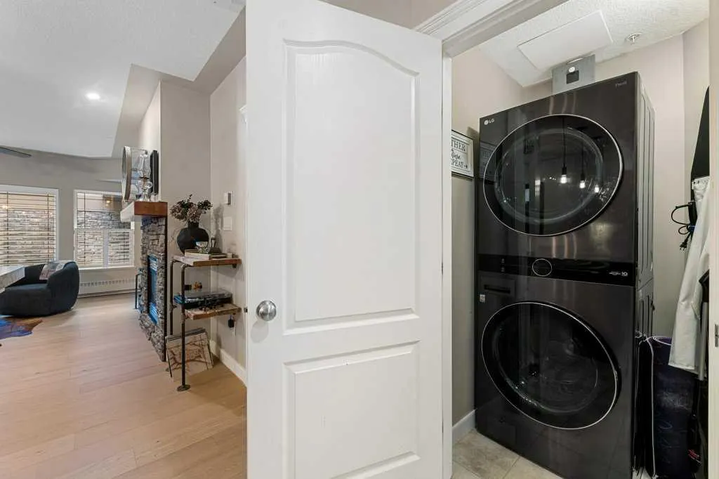 30 Discovery Ridge Close SW, #112