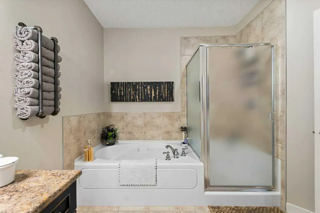 30 Discovery Ridge Close SW, #112