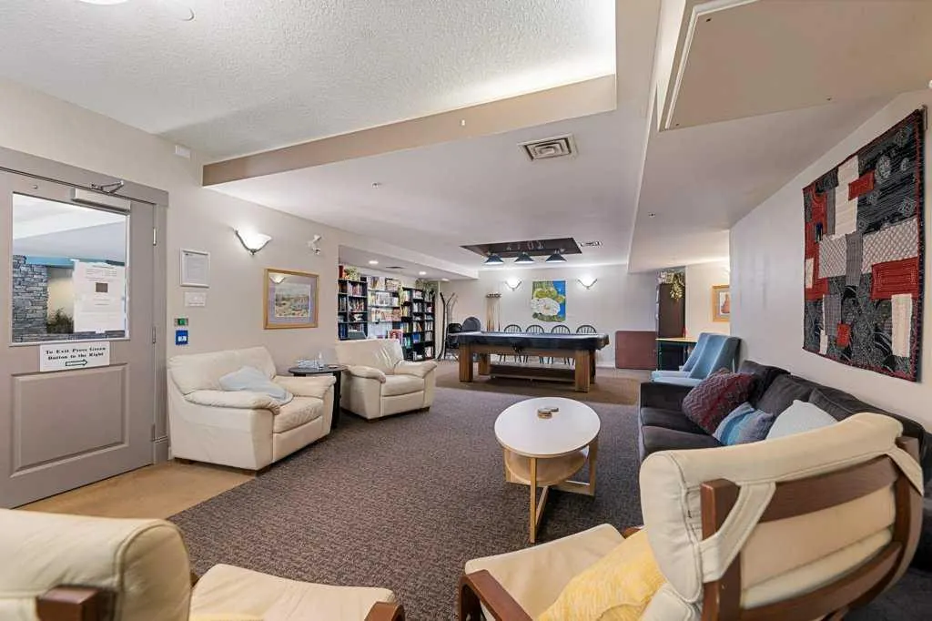 30 Discovery Ridge Close SW, #112