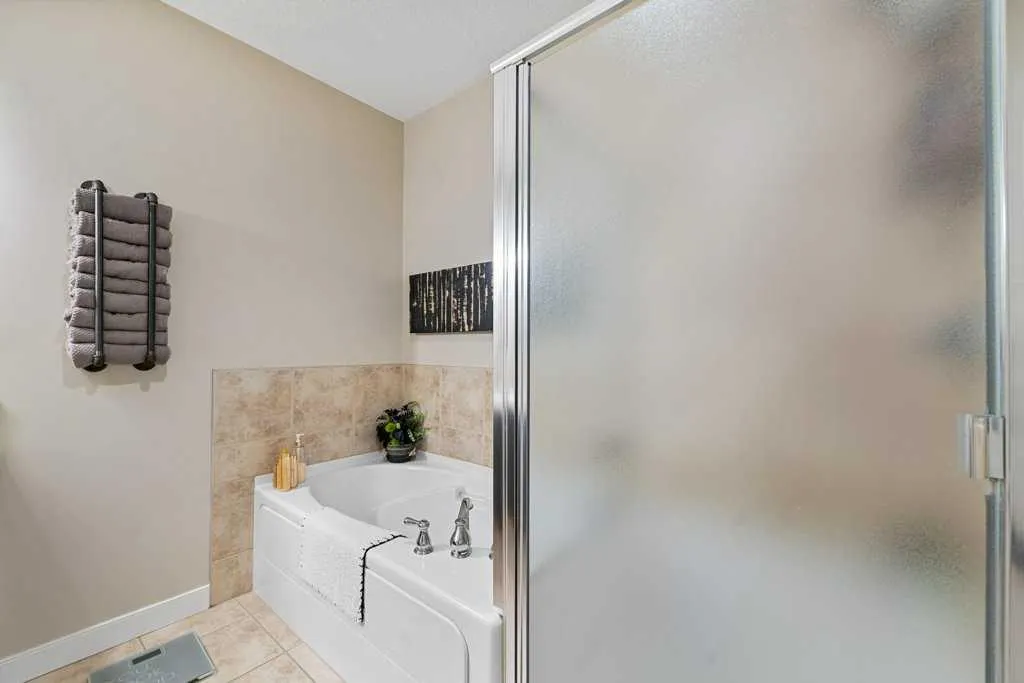 30 Discovery Ridge Close SW, #112