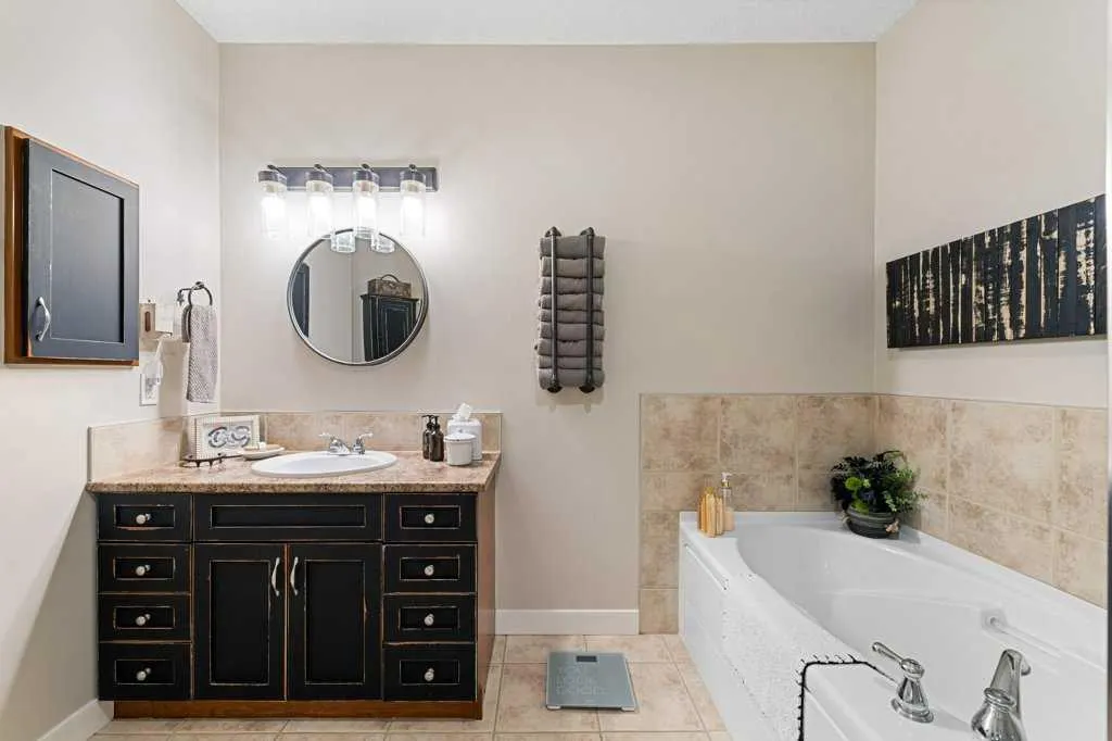 30 Discovery Ridge Close SW, #112