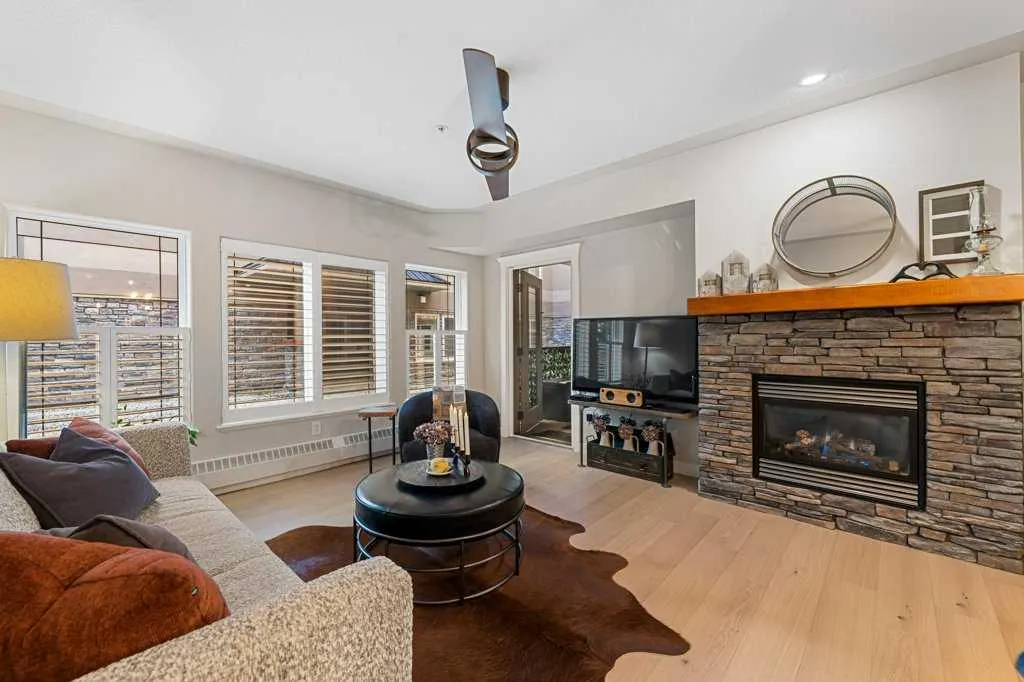 30 Discovery Ridge Close SW, #112