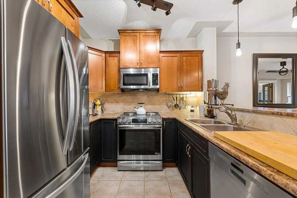 30 Discovery Ridge Close SW, #112