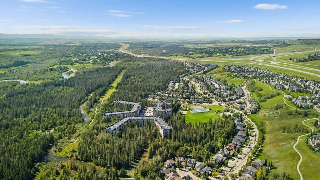 30 Discovery Ridge Close SW, #112
