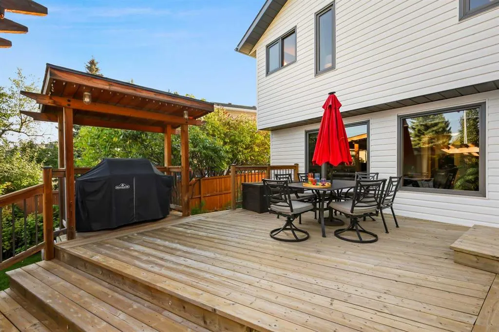49 Sunmeadows Place SE