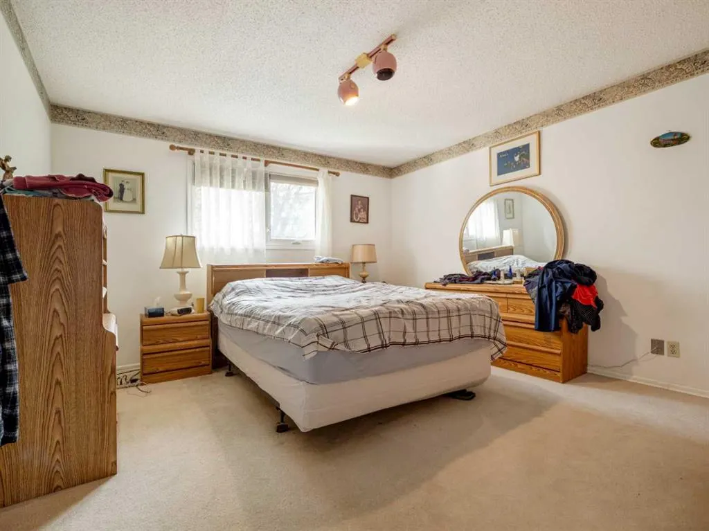 18 Sheridan Place W