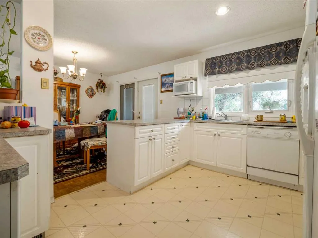 18 Sheridan Place W