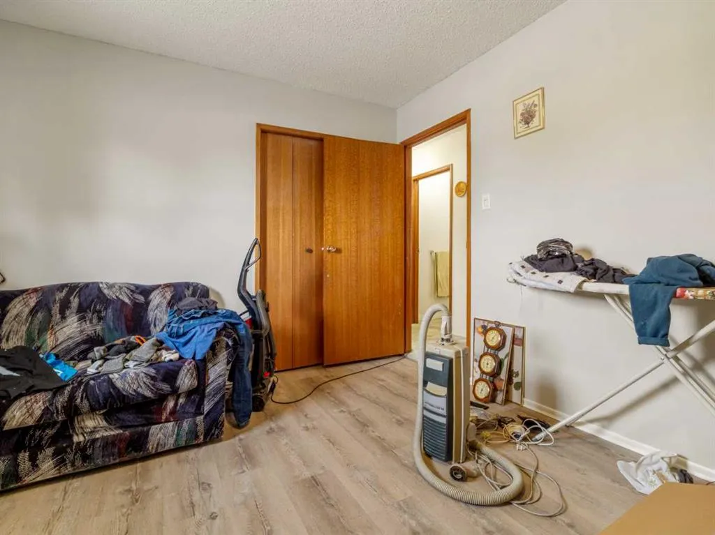 18 Sheridan Place W