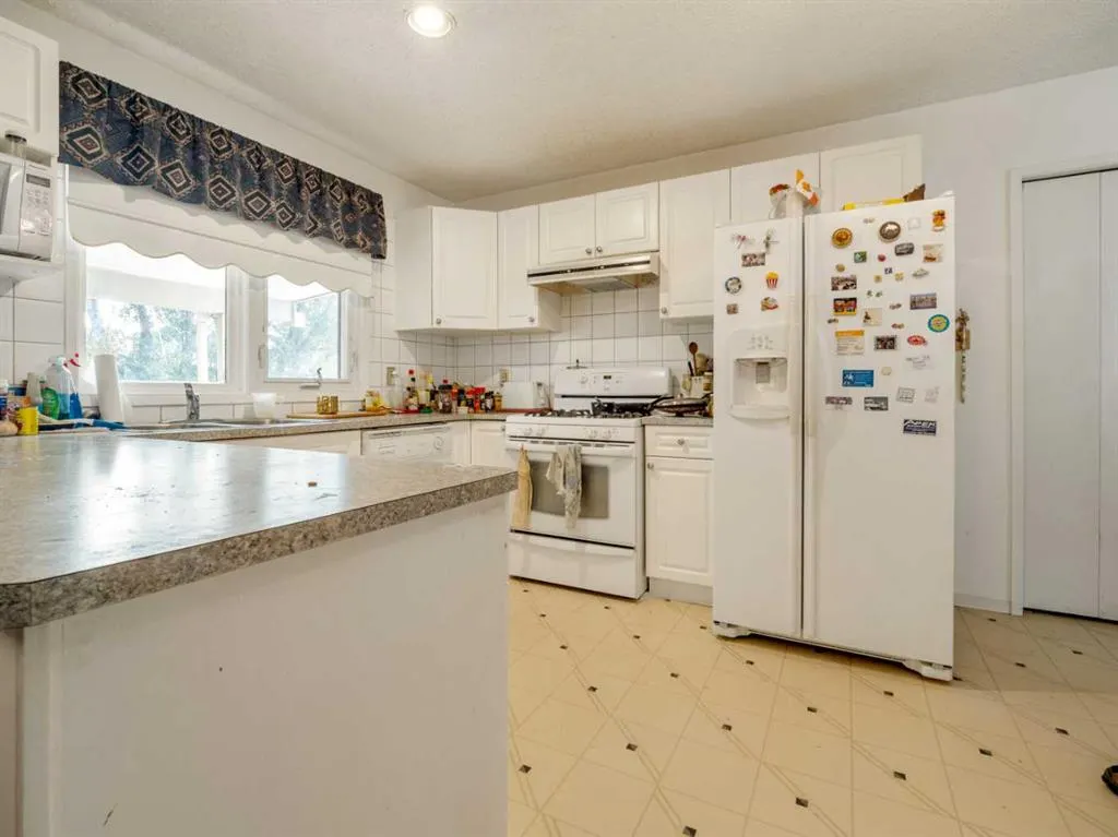 18 Sheridan Place W