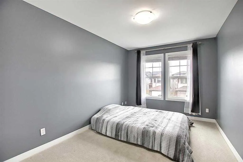 133 Walden Square SE