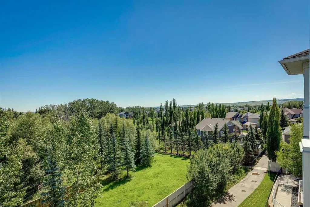 1 Crystal Green Lane, #405