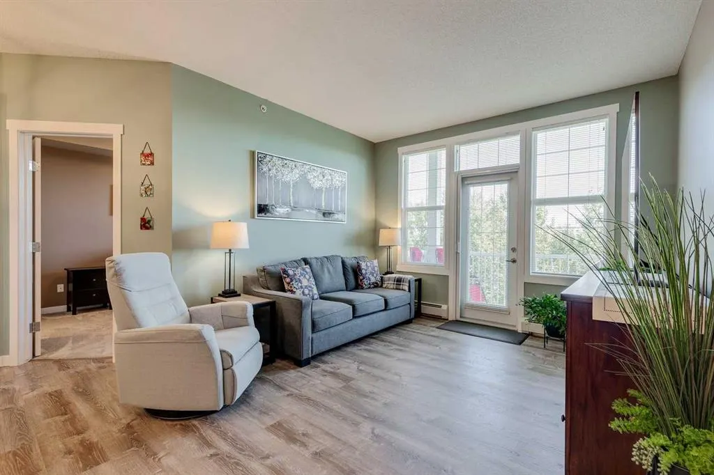 1 Crystal Green Lane, #405