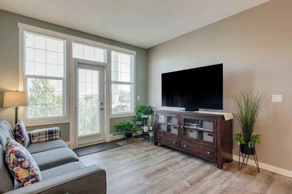 1 Crystal Green Lane, #405