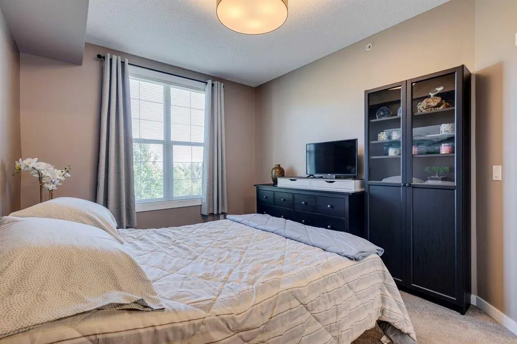 1 Crystal Green Lane, #405