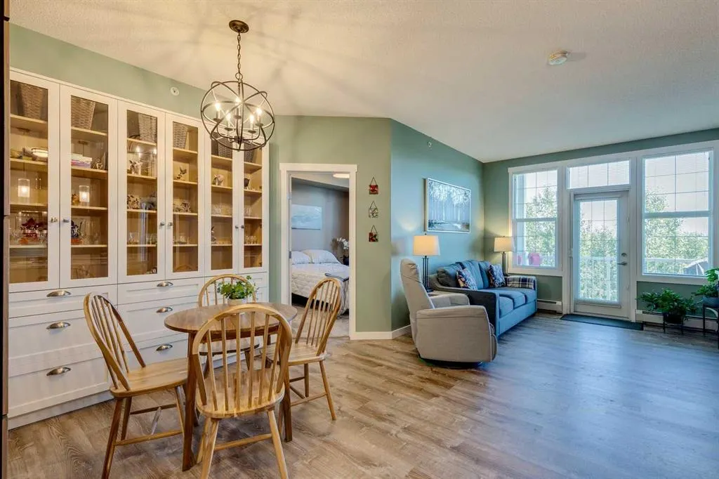 1 Crystal Green Lane, #405