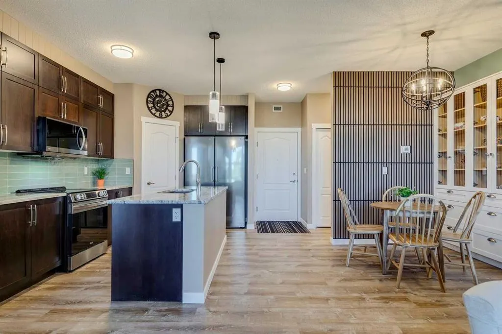 1 Crystal Green Lane, #405