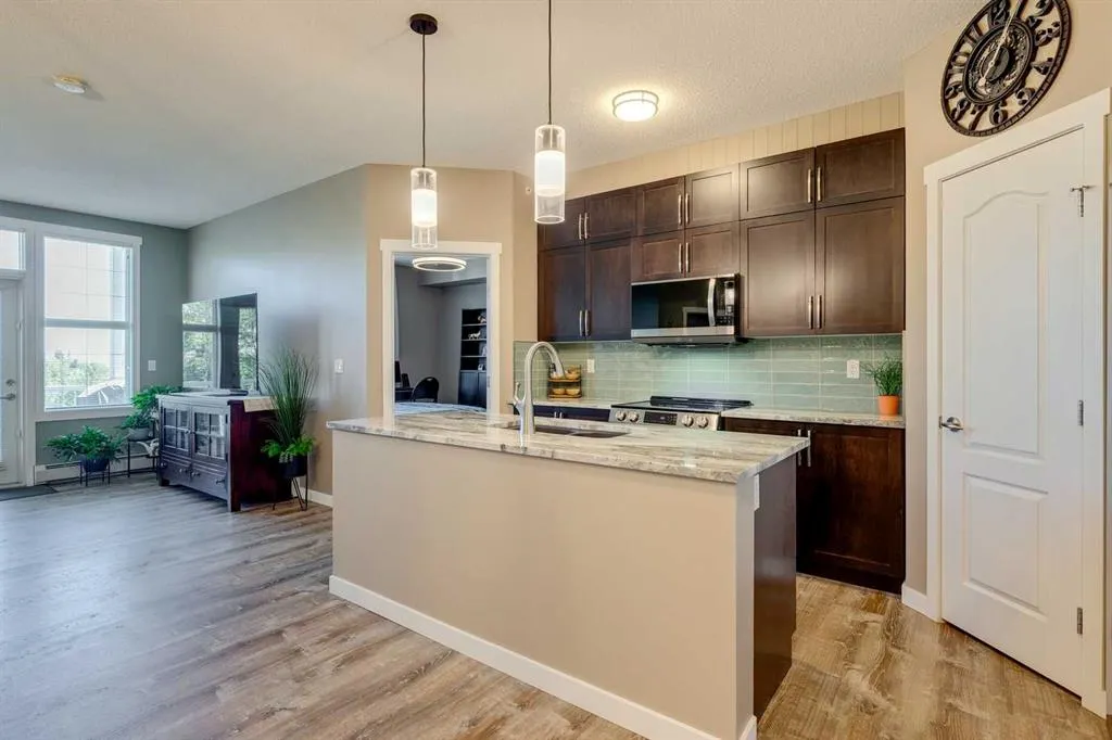 1 Crystal Green Lane, #405