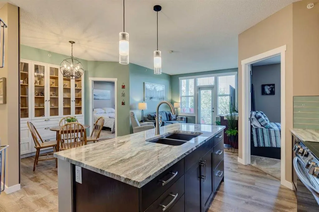 1 Crystal Green Lane, #405