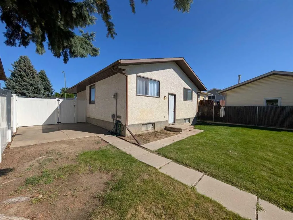 19 Rae Crescent SE