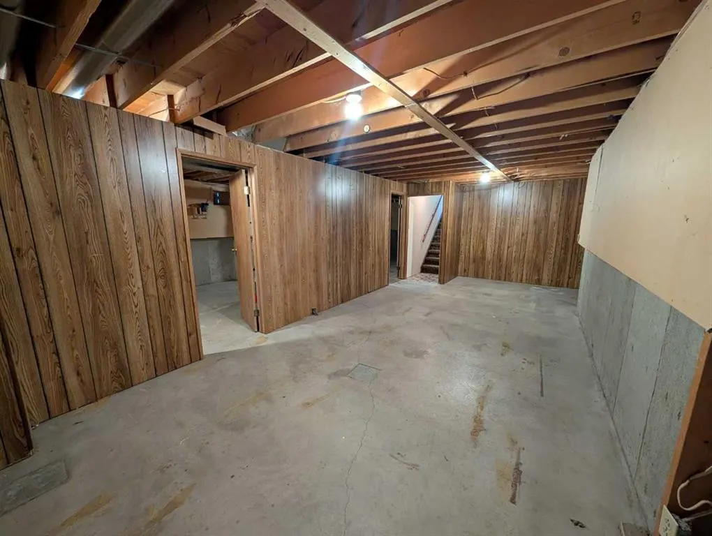 19 Rae Crescent SE