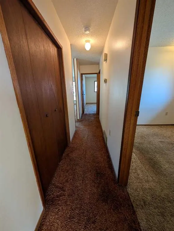 19 Rae Crescent SE