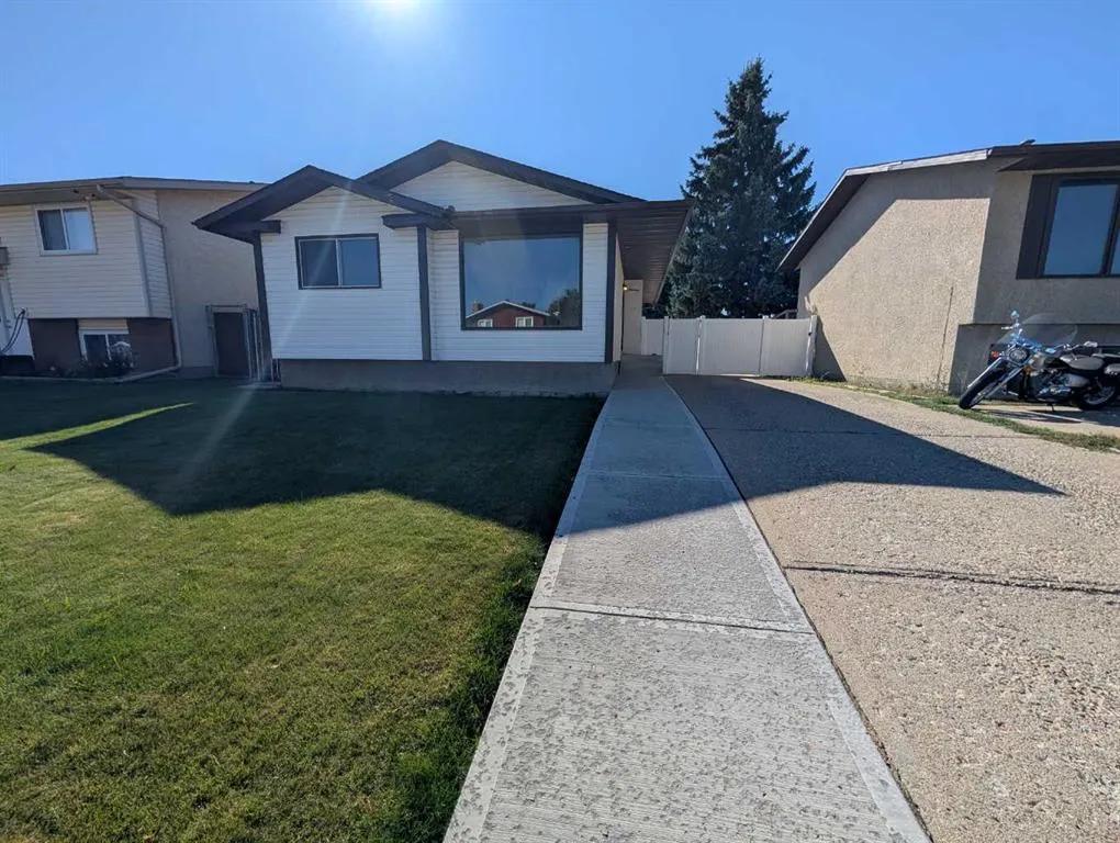 19 Rae Crescent SE