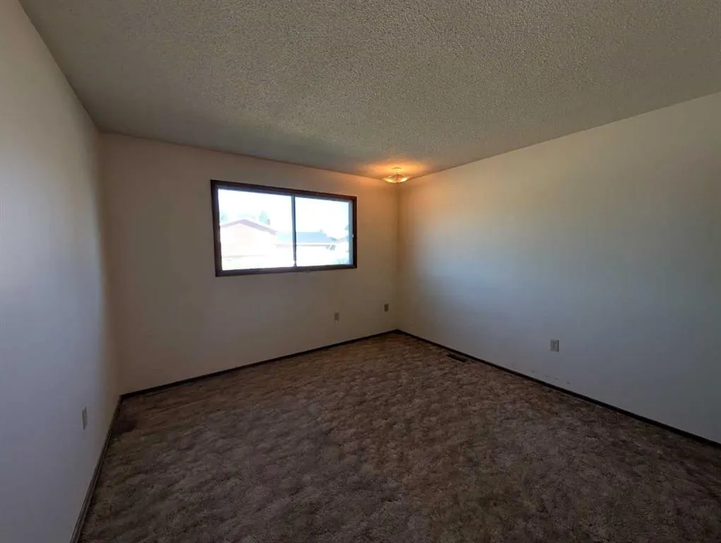 19 Rae Crescent SE
