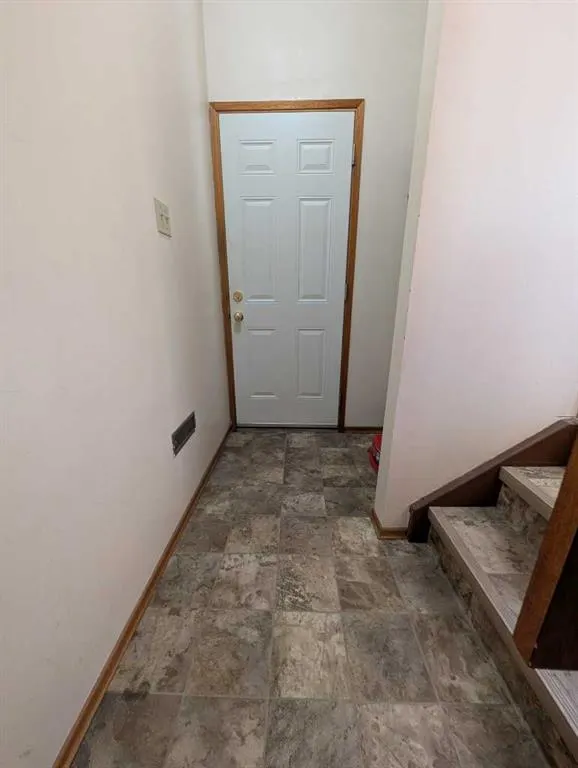 19 Rae Crescent SE