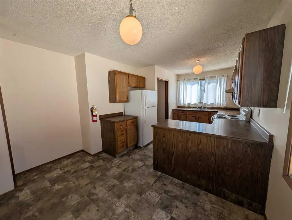 19 Rae Crescent SE