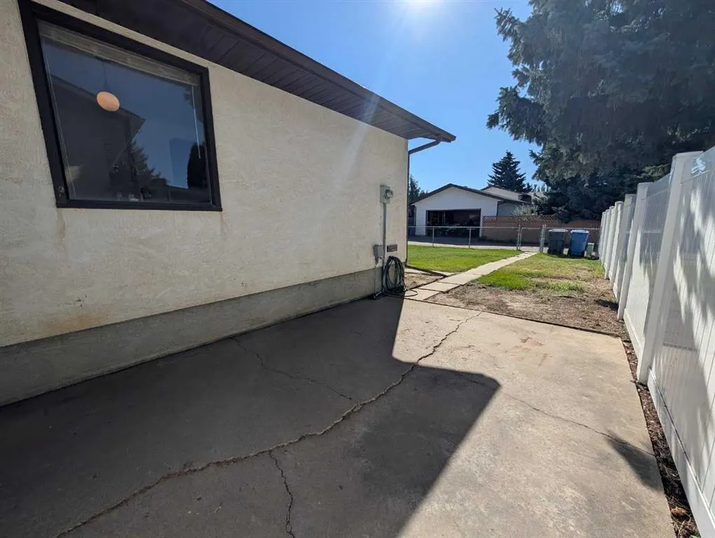 19 Rae Crescent SE