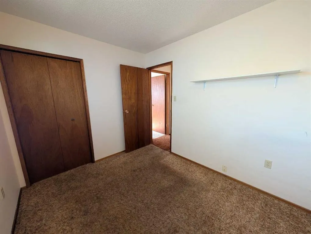 19 Rae Crescent SE