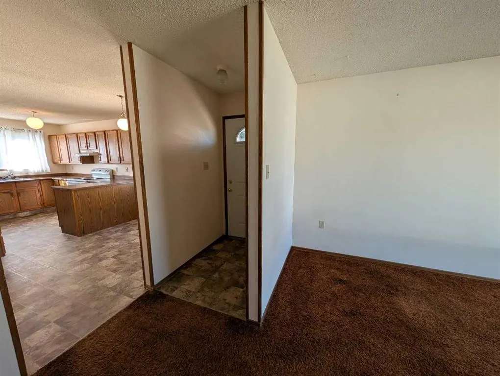 19 Rae Crescent SE