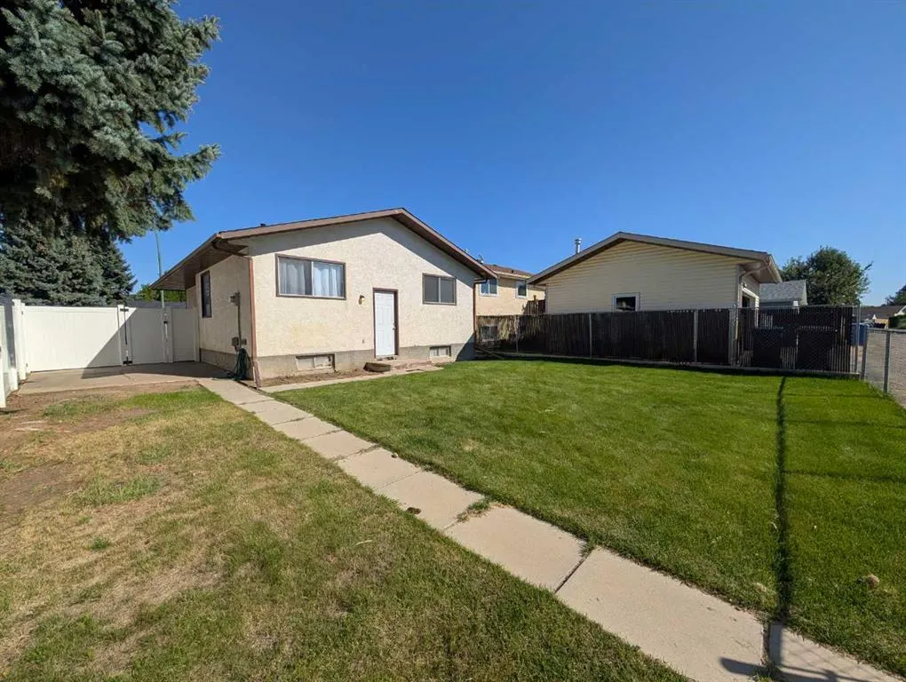 19 Rae Crescent SE