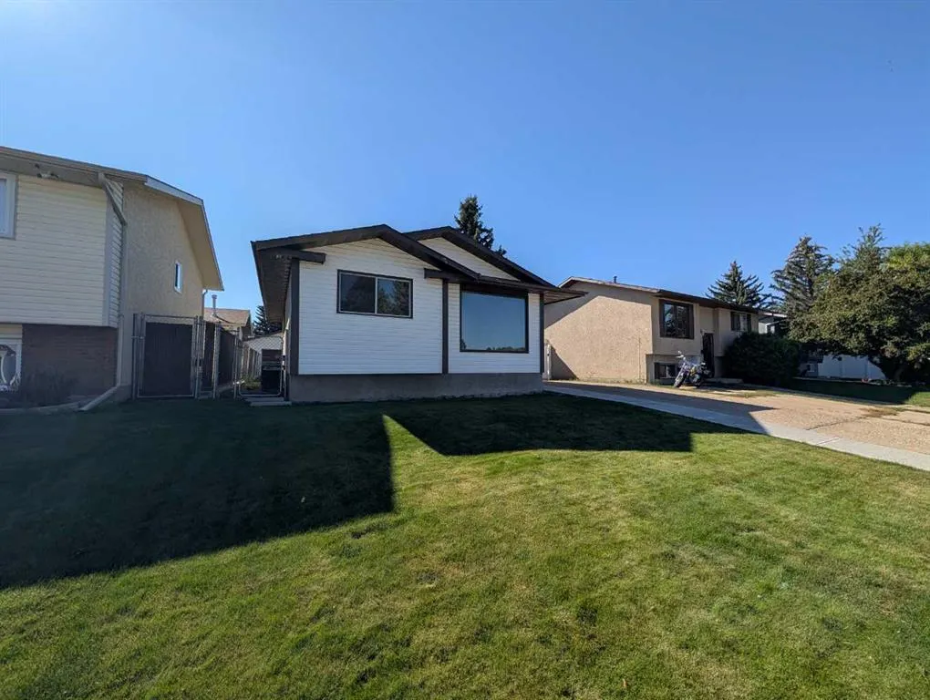19 Rae Crescent SE