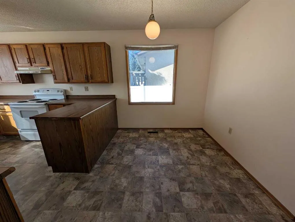 19 Rae Crescent SE