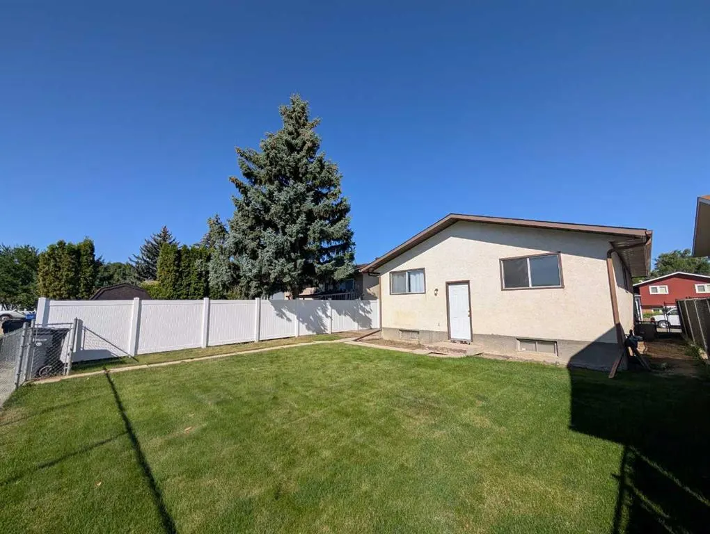 19 Rae Crescent SE