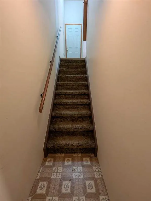 19 Rae Crescent SE