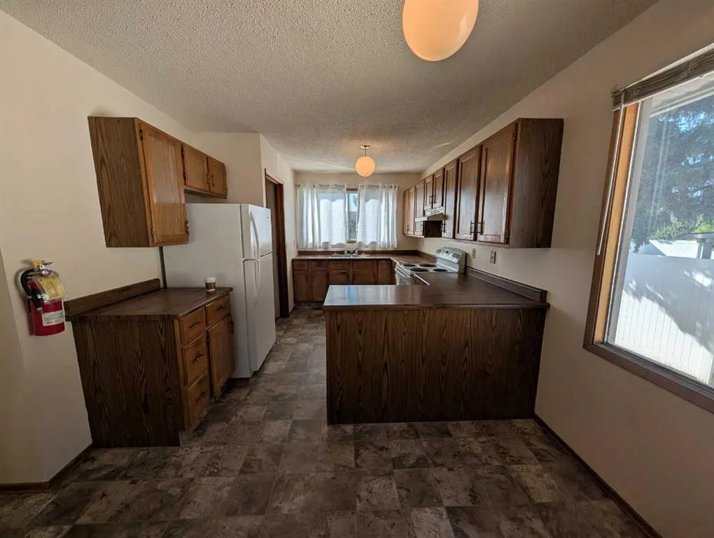 19 Rae Crescent SE