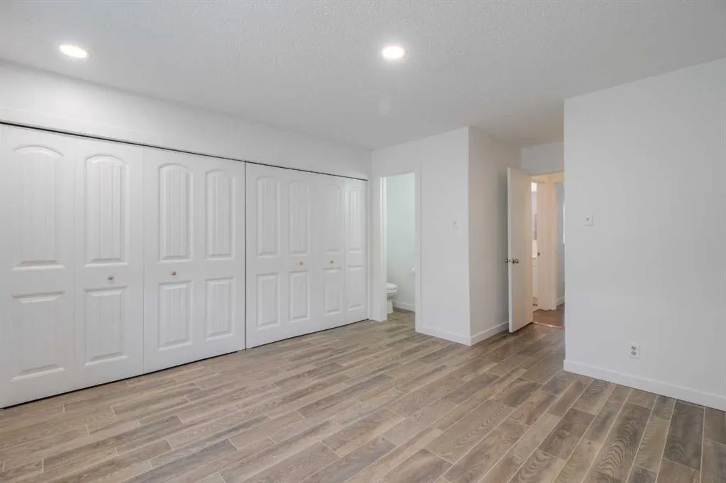 946 Columbia Boulevard W