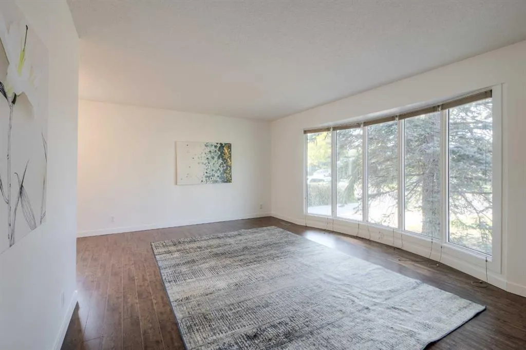946 Columbia Boulevard W