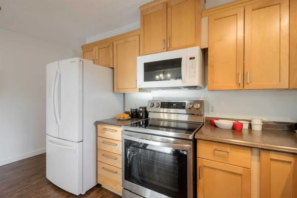 946 Columbia Boulevard W
