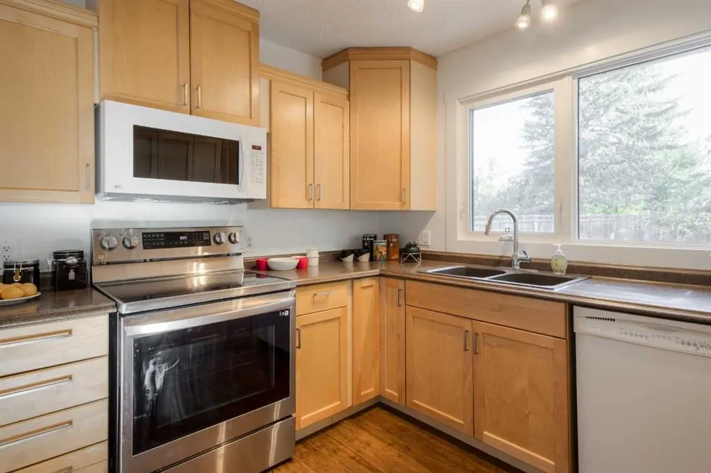 946 Columbia Boulevard W