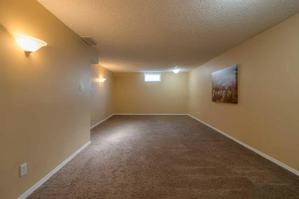946 Columbia Boulevard W