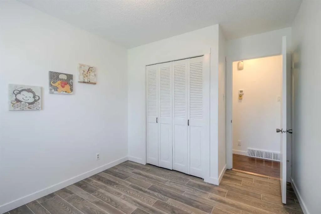 946 Columbia Boulevard W